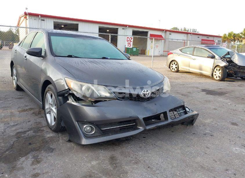 Photo 6 of 2014 Toyota Camry SE (VIN 4T1BF1FK2EU381528)