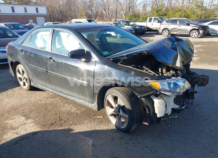 2014 Toyota Camry SE SPORT (VIN 4T1BF1FK2EU385742) main photo