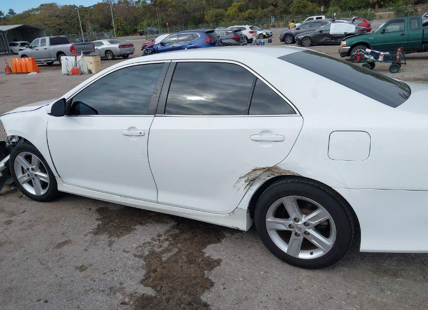 Photo 14 of 2014 Toyota Camry SE (VIN 4T1BF1FK2EU390889)