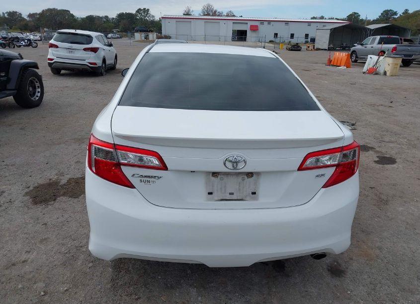 Photo 16 of 2014 Toyota Camry SE (VIN 4T1BF1FK2EU390889)