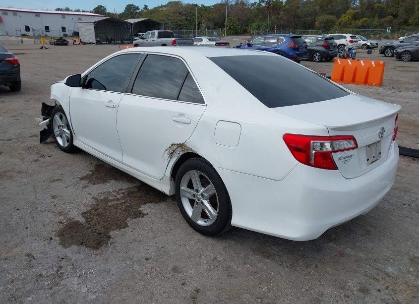 Photo 3 of 2014 Toyota Camry SE (VIN 4T1BF1FK2EU390889)