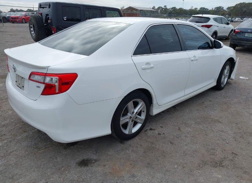 Photo 4 of 2014 Toyota Camry SE (VIN 4T1BF1FK2EU390889)