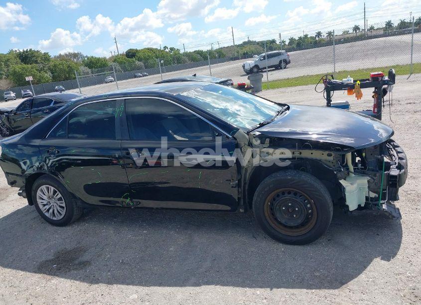 Photo 14 of 2014 Toyota Camry LE (VIN 4T1BF1FK2EU398460)