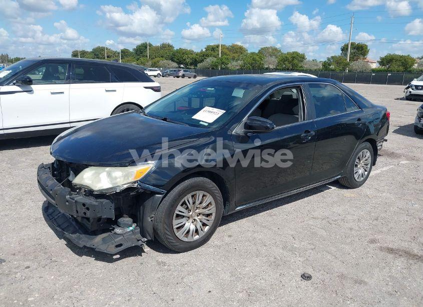 Photo 2 of 2014 Toyota Camry LE (VIN 4T1BF1FK2EU398460)