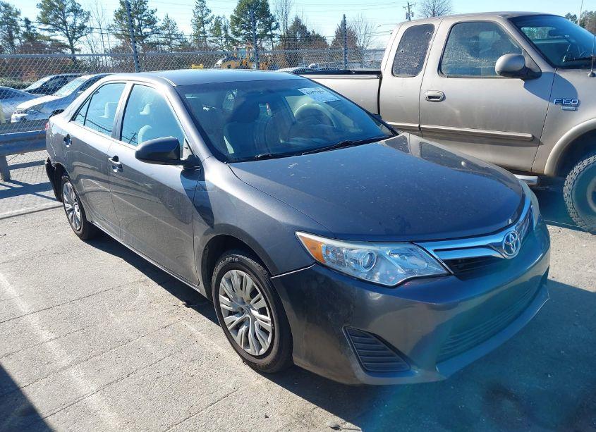 2014 Toyota Camry LE (VIN 4T1BF1FK2EU398622) main photo