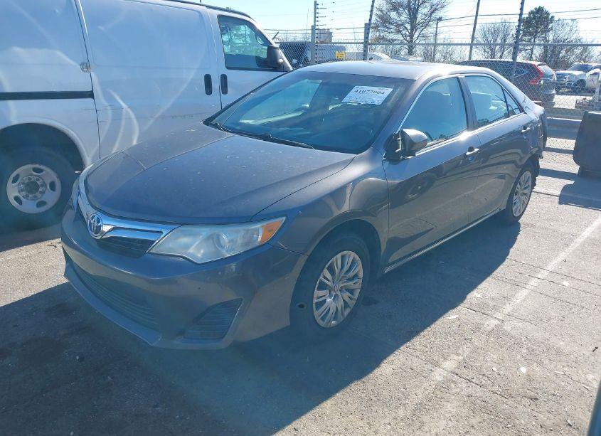 Photo 2 of 2014 Toyota Camry LE (VIN 4T1BF1FK2EU398622)