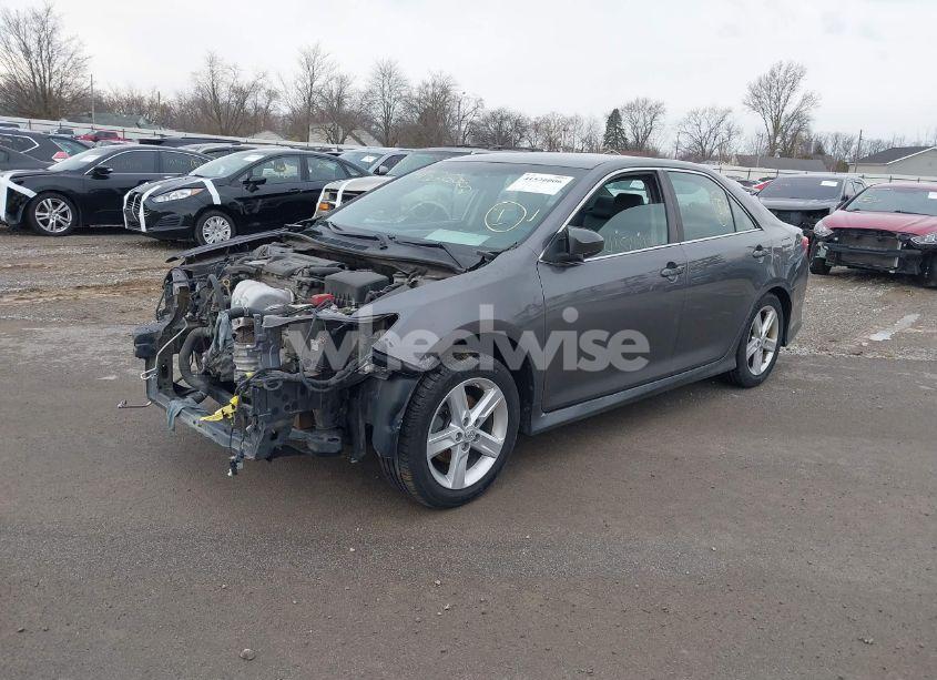 Photo 2 of 2014 Toyota Camry SE (VIN 4T1BF1FK2EU399060)