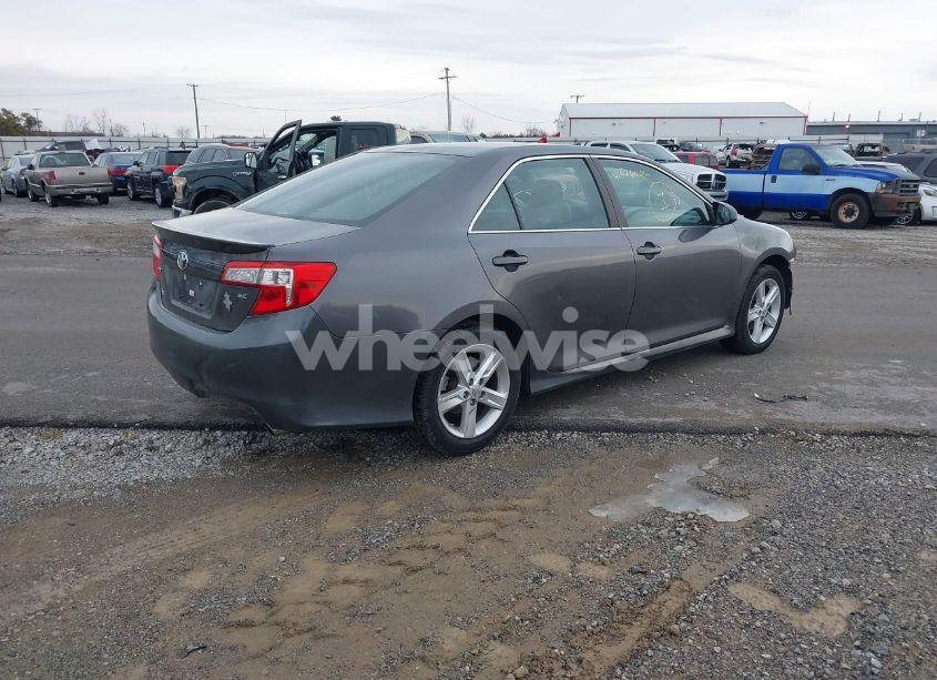 Photo 4 of 2014 Toyota Camry SE (VIN 4T1BF1FK2EU399060)