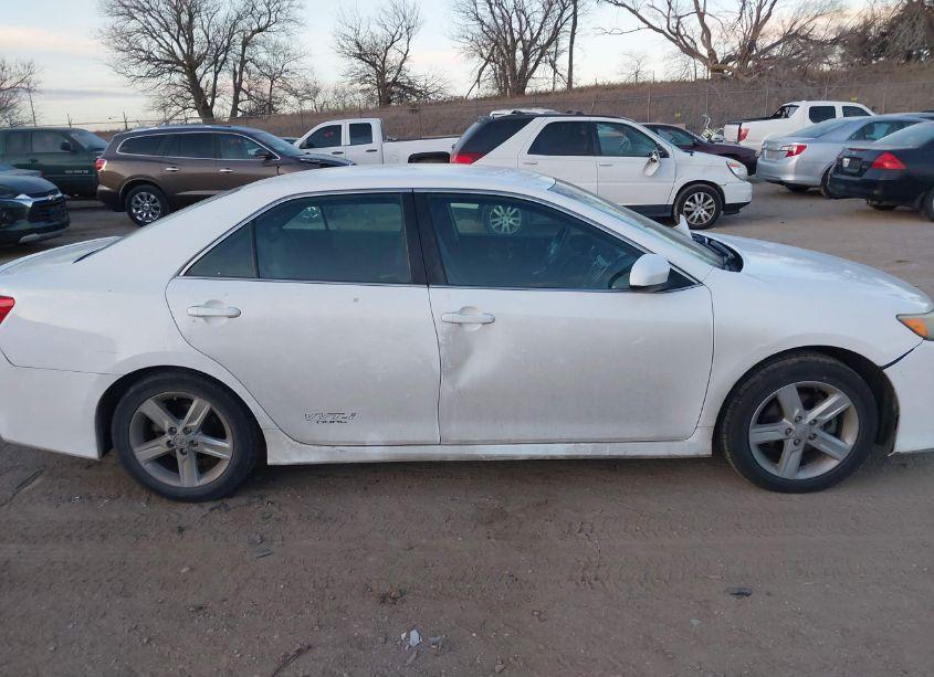 Photo 13 of 2014 Toyota Camry SE (VIN 4T1BF1FK2EU402457)