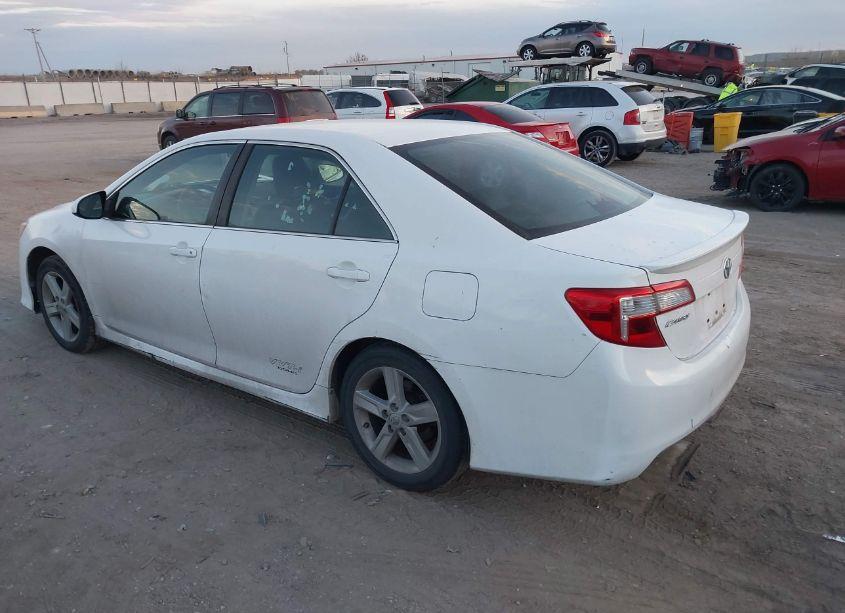 Photo 3 of 2014 Toyota Camry SE (VIN 4T1BF1FK2EU402457)