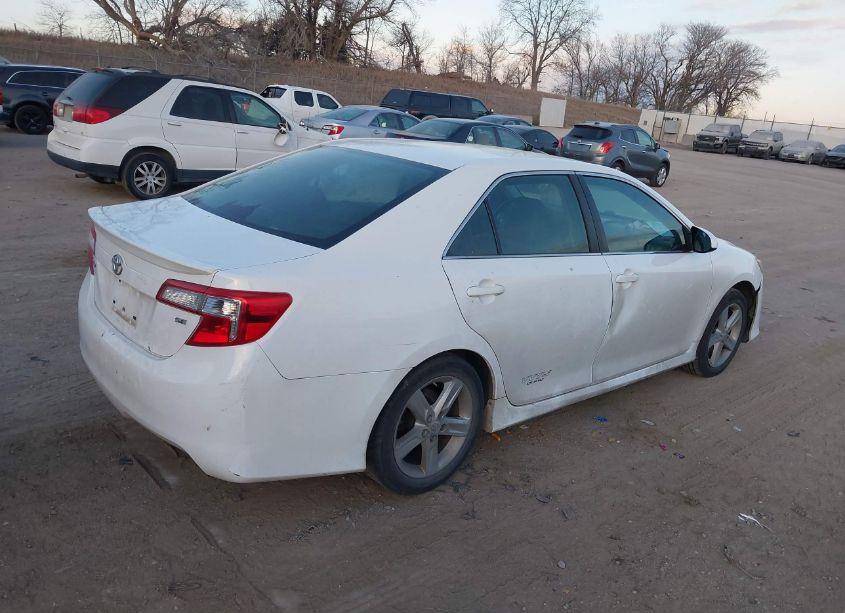 Photo 4 of 2014 Toyota Camry SE (VIN 4T1BF1FK2EU402457)