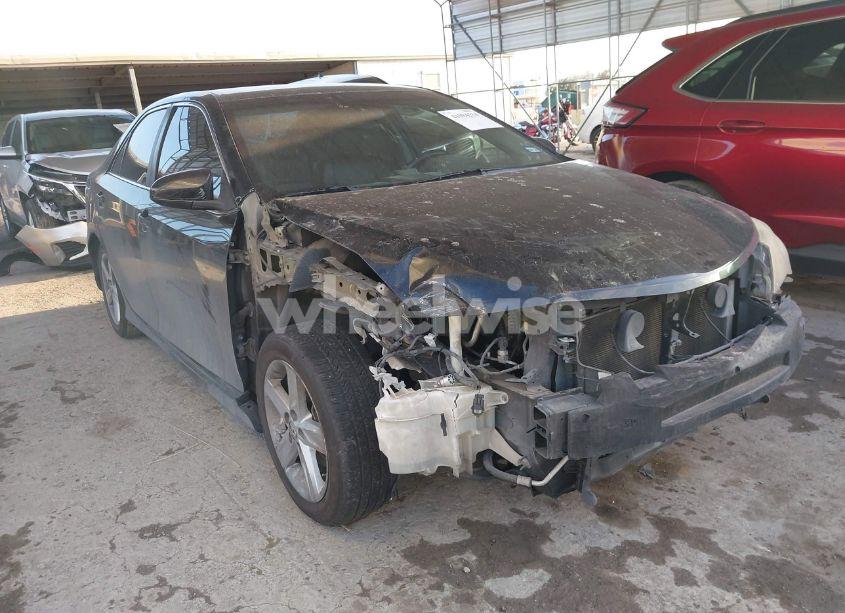 2014 Toyota Camry SE (VIN 4T1BF1FK2EU408453) main photo