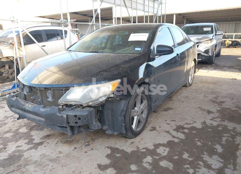 Photo 2 of 2014 Toyota Camry SE (VIN 4T1BF1FK2EU408453)