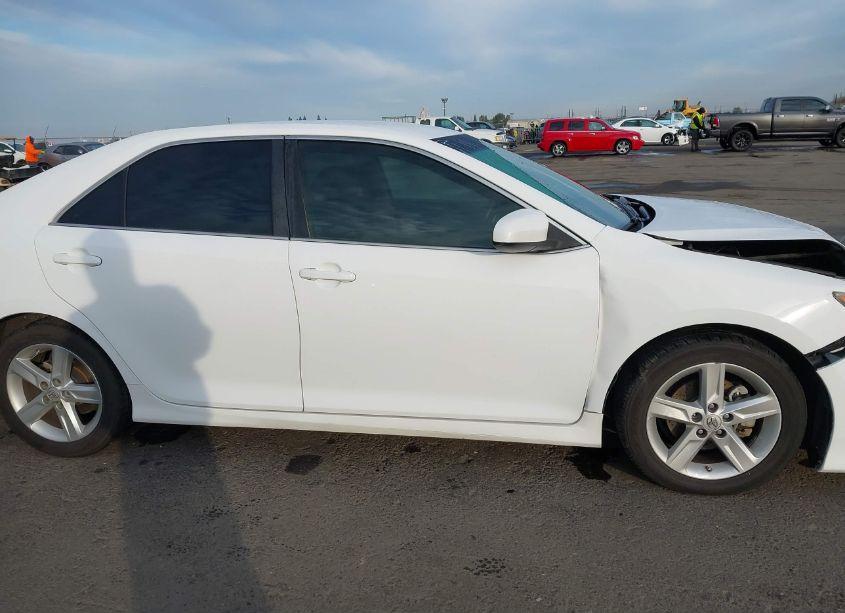 Photo 13 of 2014 Toyota Camry SE (VIN 4T1BF1FK2EU409487)