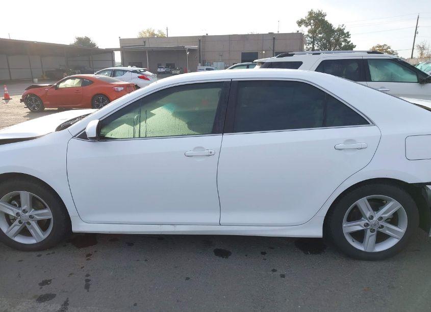 Photo 14 of 2014 Toyota Camry SE (VIN 4T1BF1FK2EU409487)