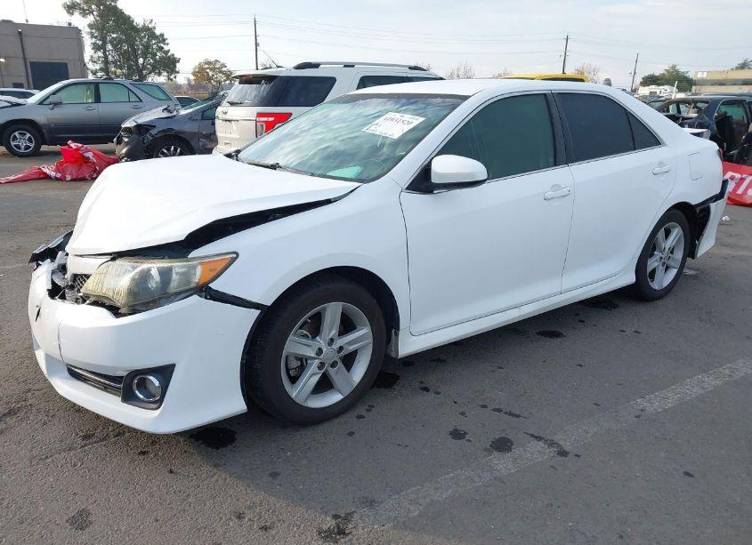 Photo 2 of 2014 Toyota Camry SE (VIN 4T1BF1FK2EU409487)