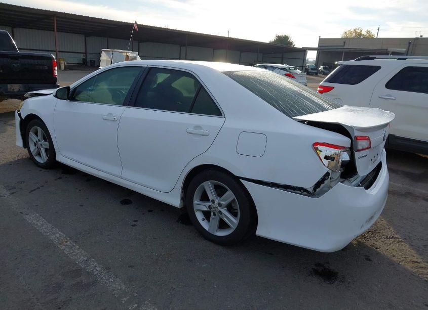 Photo 3 of 2014 Toyota Camry SE (VIN 4T1BF1FK2EU409487)