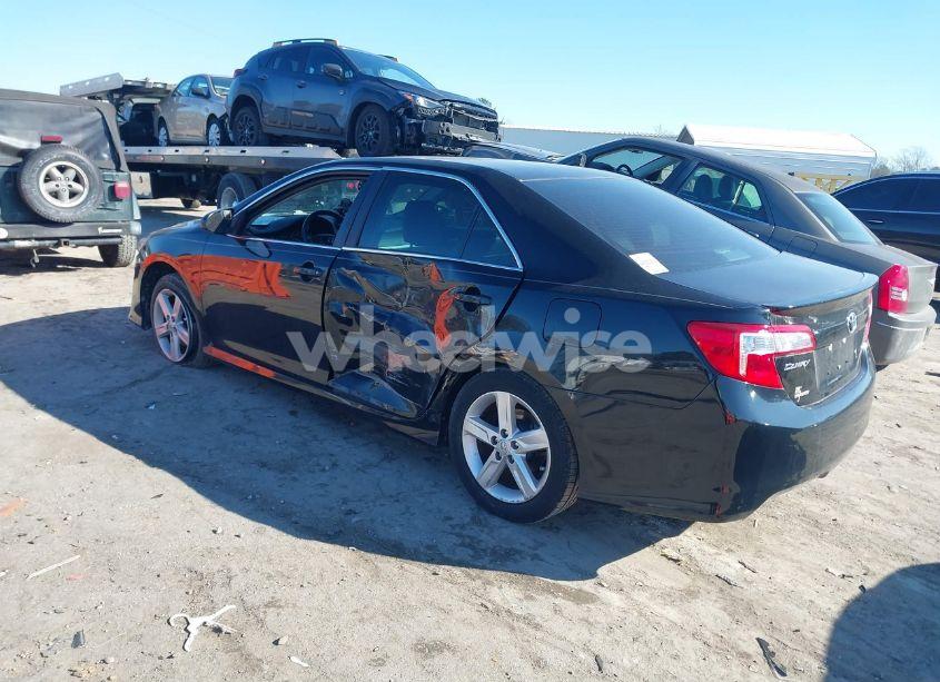 Photo 3 of 2014 Toyota Camry SE (VIN 4T1BF1FK2EU417105)