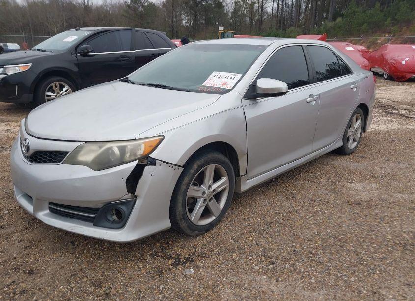 Photo 2 of 2014 Toyota Camry SE (VIN 4T1BF1FK2EU422417)