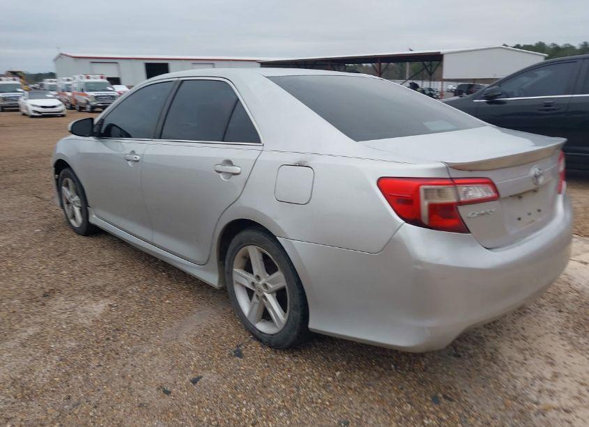 Photo 3 of 2014 Toyota Camry SE (VIN 4T1BF1FK2EU422417)