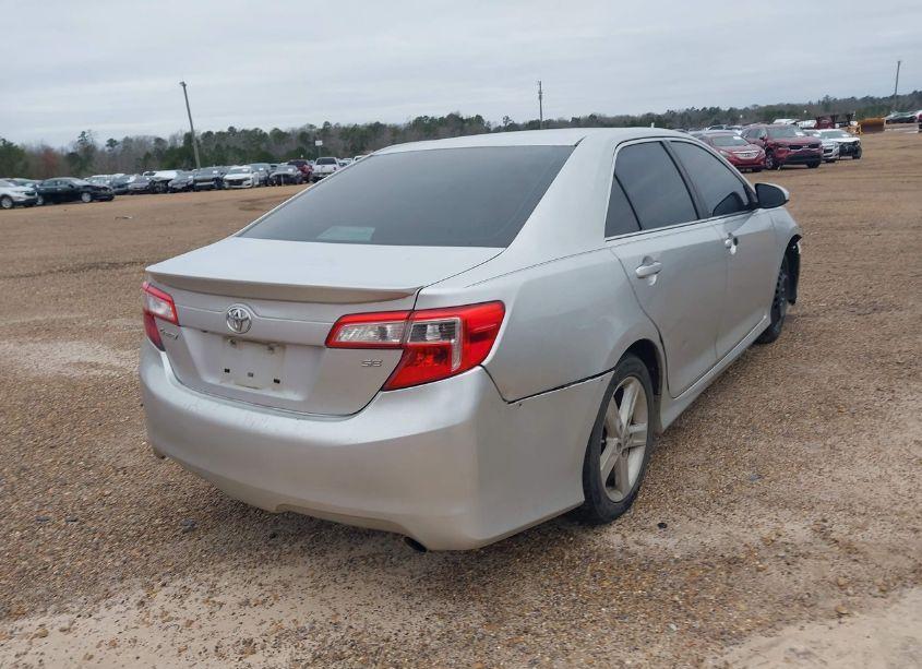 Photo 4 of 2014 Toyota Camry SE (VIN 4T1BF1FK2EU422417)
