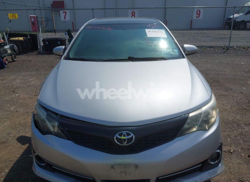 Photo 12 of 2014 Toyota Camry SE (VIN 4T1BF1FK2EU424040)