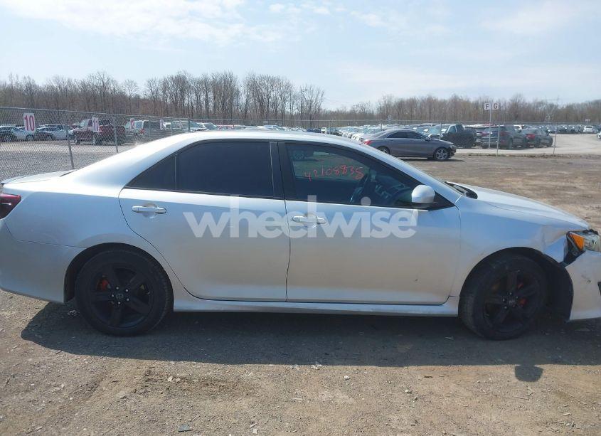 Photo 13 of 2014 Toyota Camry SE (VIN 4T1BF1FK2EU424040)