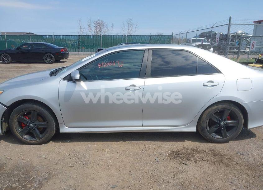 Photo 14 of 2014 Toyota Camry SE (VIN 4T1BF1FK2EU424040)