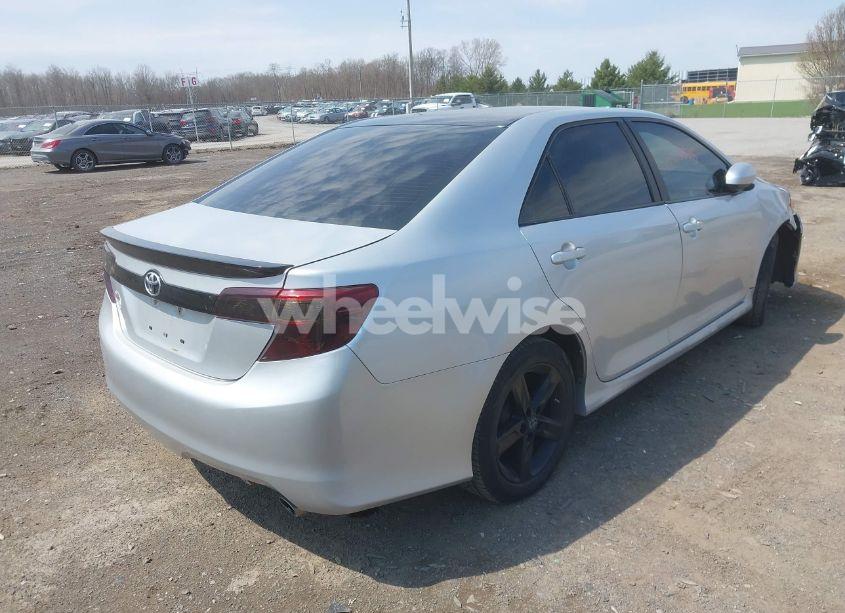 Photo 4 of 2014 Toyota Camry SE (VIN 4T1BF1FK2EU424040)