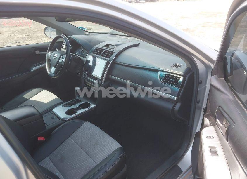 Photo 5 of 2014 Toyota Camry SE (VIN 4T1BF1FK2EU424040)