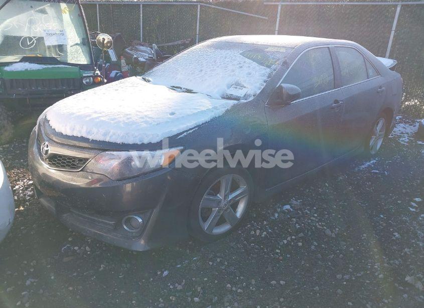 Photo 2 of 2014 Toyota Camry SE (VIN 4T1BF1FK2EU430775)