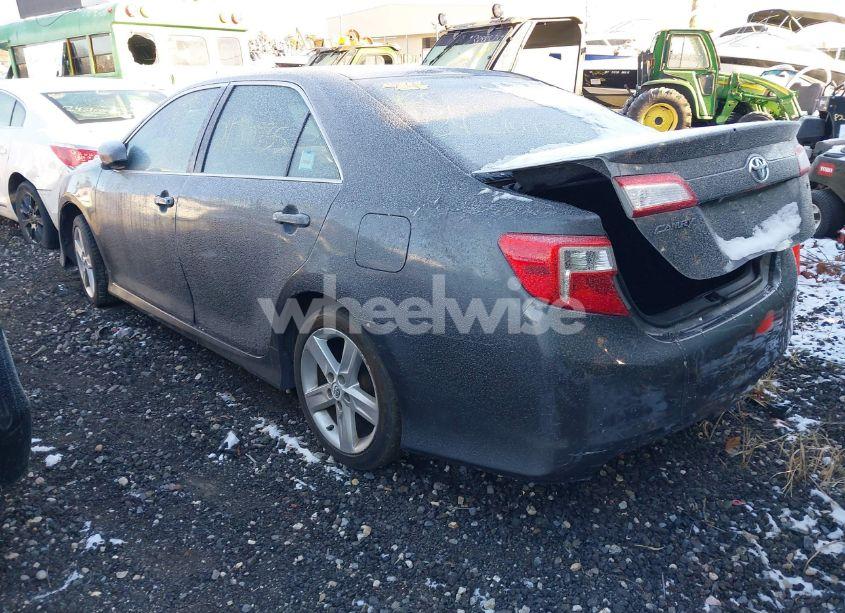 Photo 3 of 2014 Toyota Camry SE (VIN 4T1BF1FK2EU430775)