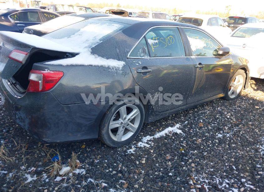 Photo 4 of 2014 Toyota Camry SE (VIN 4T1BF1FK2EU430775)