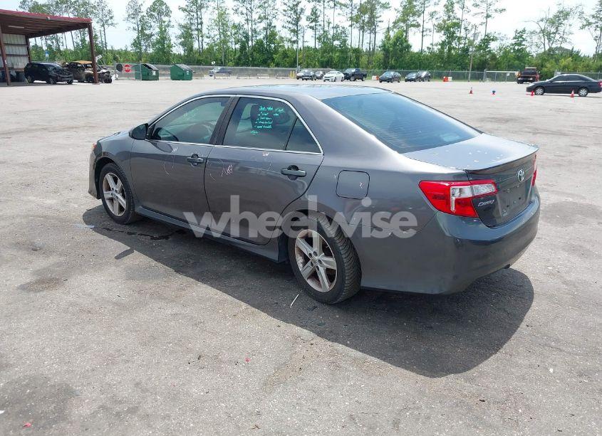 Photo 3 of 2014 Toyota Camry SE (VIN 4T1BF1FK2EU446488)