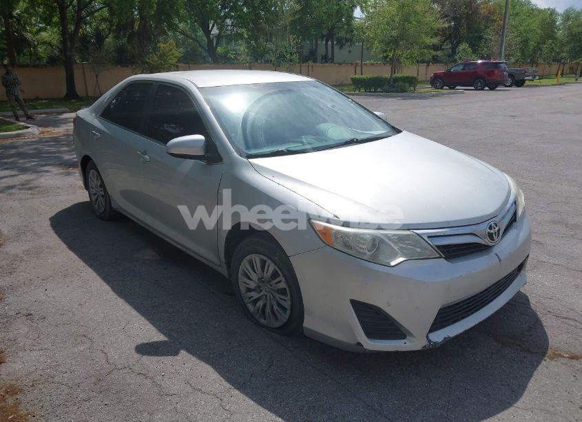 2014 Toyota Camry L/SE/LE/XLE (VIN 4T1BF1FK2EU451187) main photo