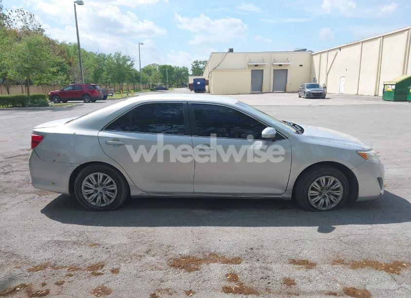 Photo 13 of 2014 Toyota Camry L/SE/LE/XLE (VIN 4T1BF1FK2EU451187)
