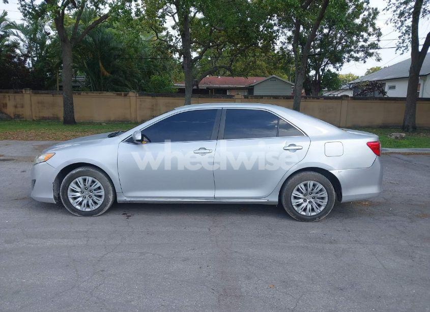 Photo 14 of 2014 Toyota Camry L/SE/LE/XLE (VIN 4T1BF1FK2EU451187)