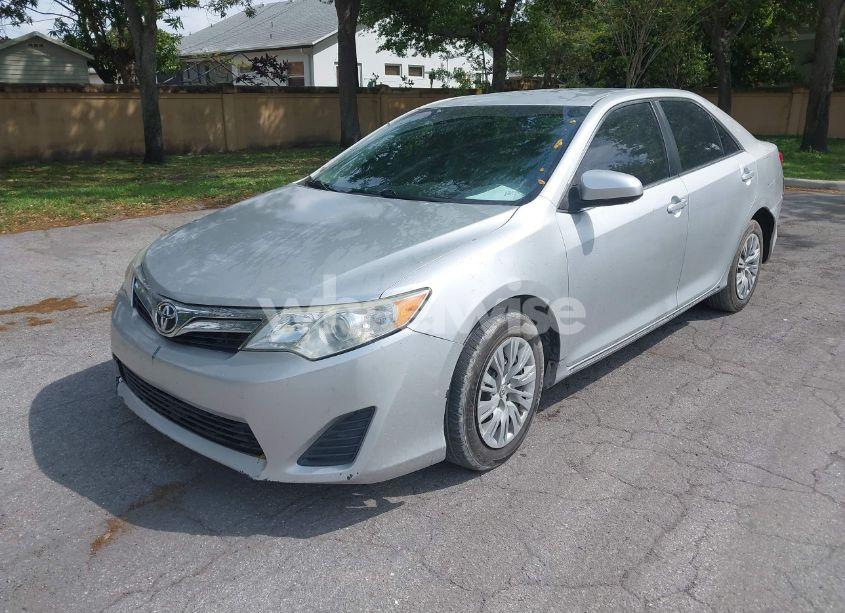 Photo 2 of 2014 Toyota Camry L/SE/LE/XLE (VIN 4T1BF1FK2EU451187)