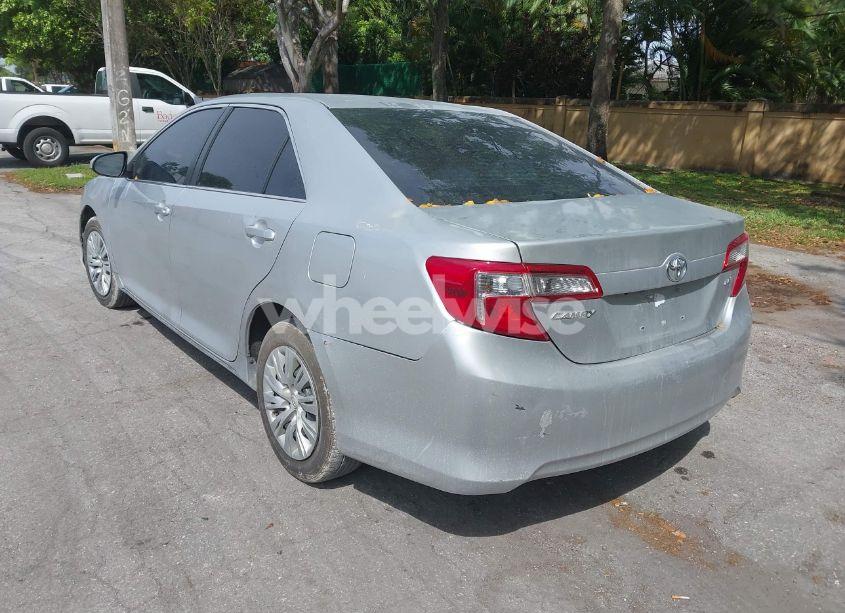 Photo 3 of 2014 Toyota Camry L/SE/LE/XLE (VIN 4T1BF1FK2EU451187)