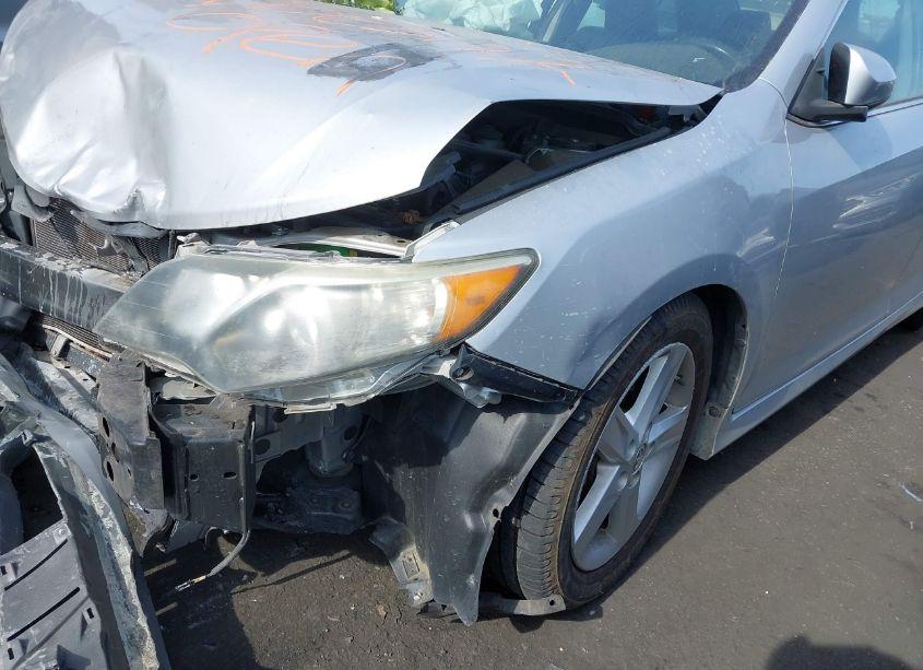 Photo 17 of 2014 Toyota Camry SE (VIN 4T1BF1FK2EU451500)