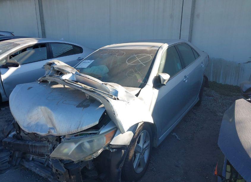 Photo 2 of 2014 Toyota Camry SE (VIN 4T1BF1FK2EU451500)