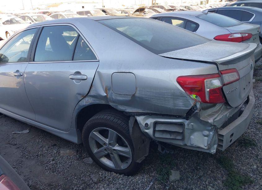 Photo 3 of 2014 Toyota Camry SE (VIN 4T1BF1FK2EU451500)