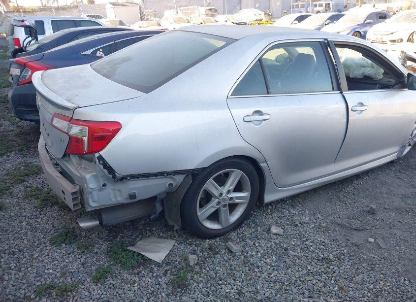 Photo 4 of 2014 Toyota Camry SE (VIN 4T1BF1FK2EU451500)