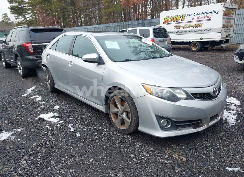 2014 Toyota Camry SE SPORT (VIN 4T1BF1FK2EU452887) main photo