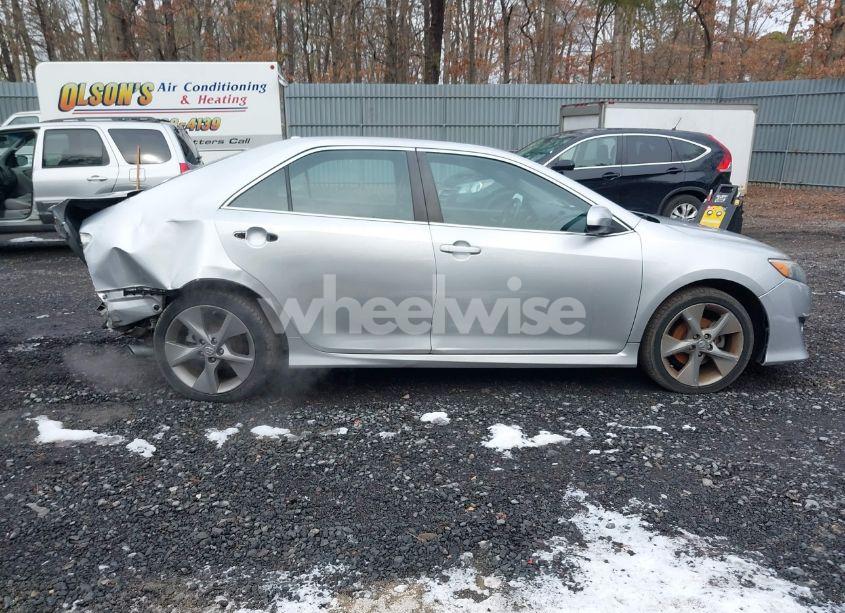 Photo 13 of 2014 Toyota Camry SE SPORT (VIN 4T1BF1FK2EU452887)