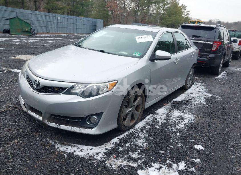 Photo 2 of 2014 Toyota Camry SE SPORT (VIN 4T1BF1FK2EU452887)