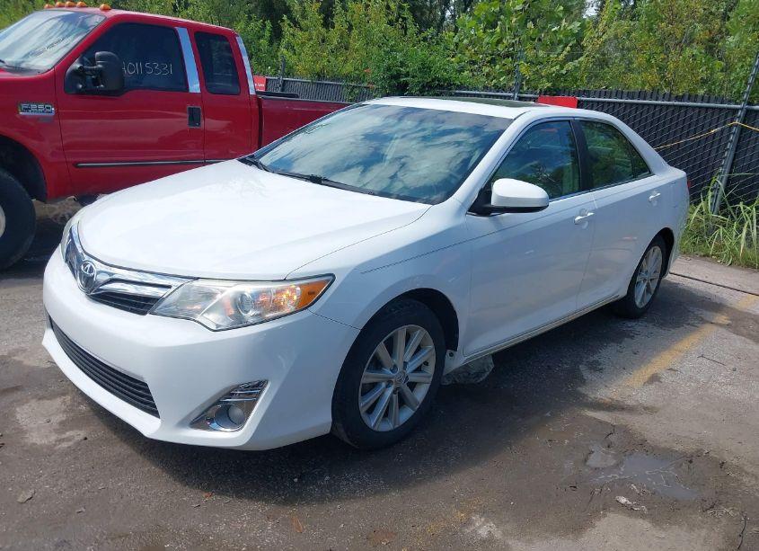 Photo 2 of 2014 Toyota Camry XLE (VIN 4T1BF1FK2EU457975)