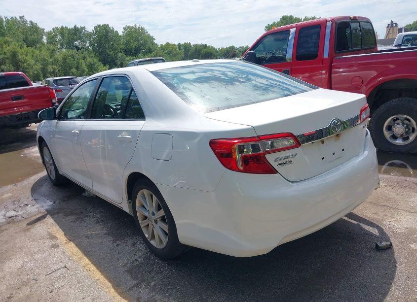 Photo 3 of 2014 Toyota Camry XLE (VIN 4T1BF1FK2EU457975)