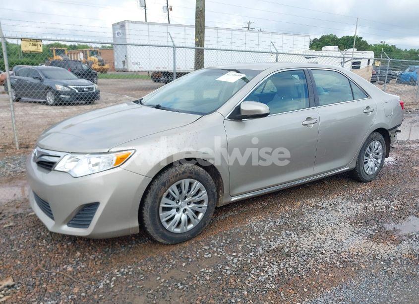 Photo 2 of 2014 Toyota Camry LE (VIN 4T1BF1FK2EU461086)
