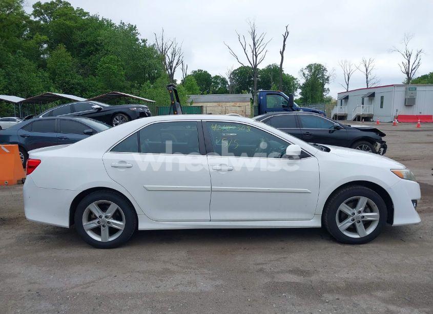 Photo 13 of 2014 Toyota Camry SE (VIN 4T1BF1FK2EU464084)